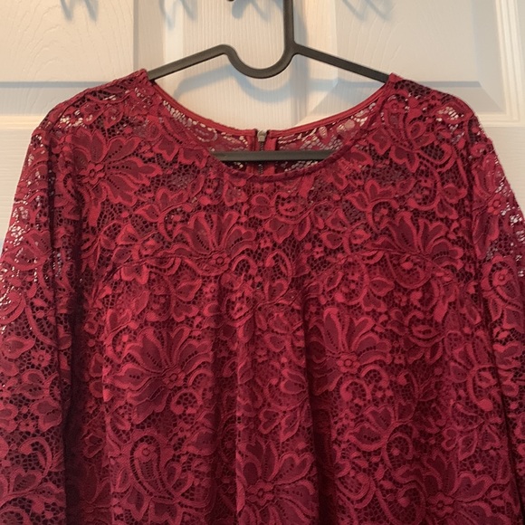 Elegant Lace Midi Dress in Rich Burgundy - Picture 5 of 14